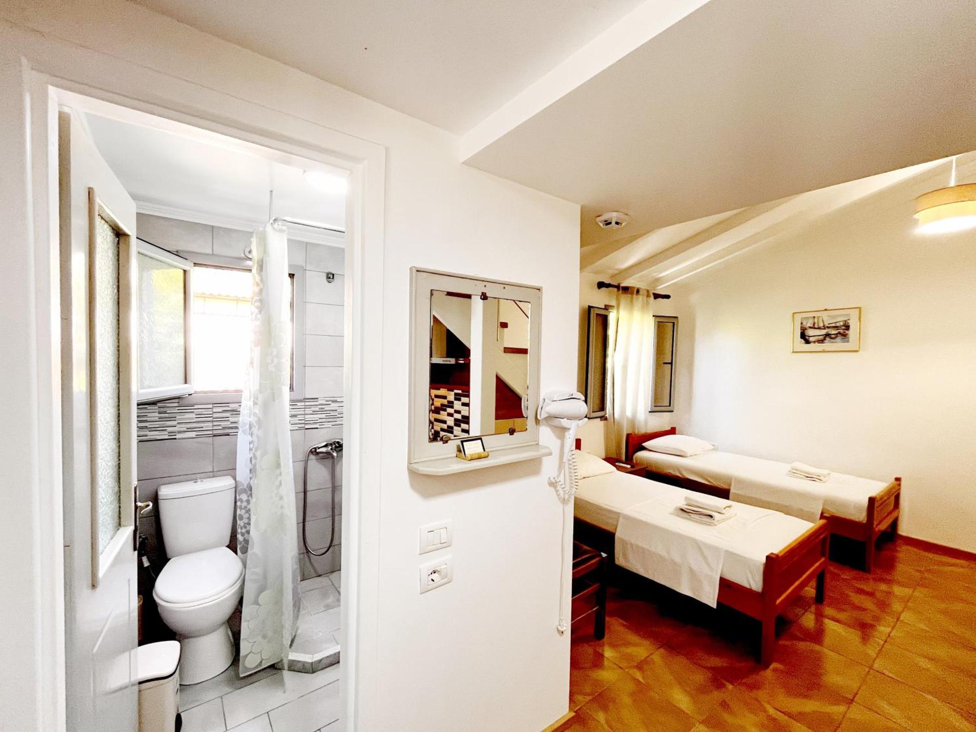 Garden Rooms Himare Buitenkant foto