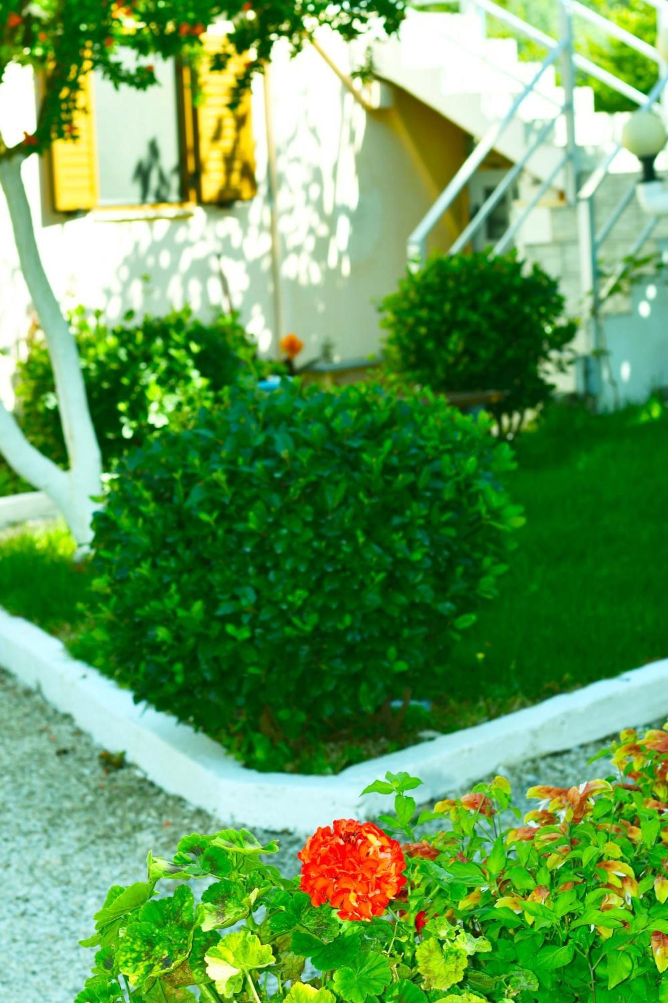 Garden Rooms Himare Buitenkant foto