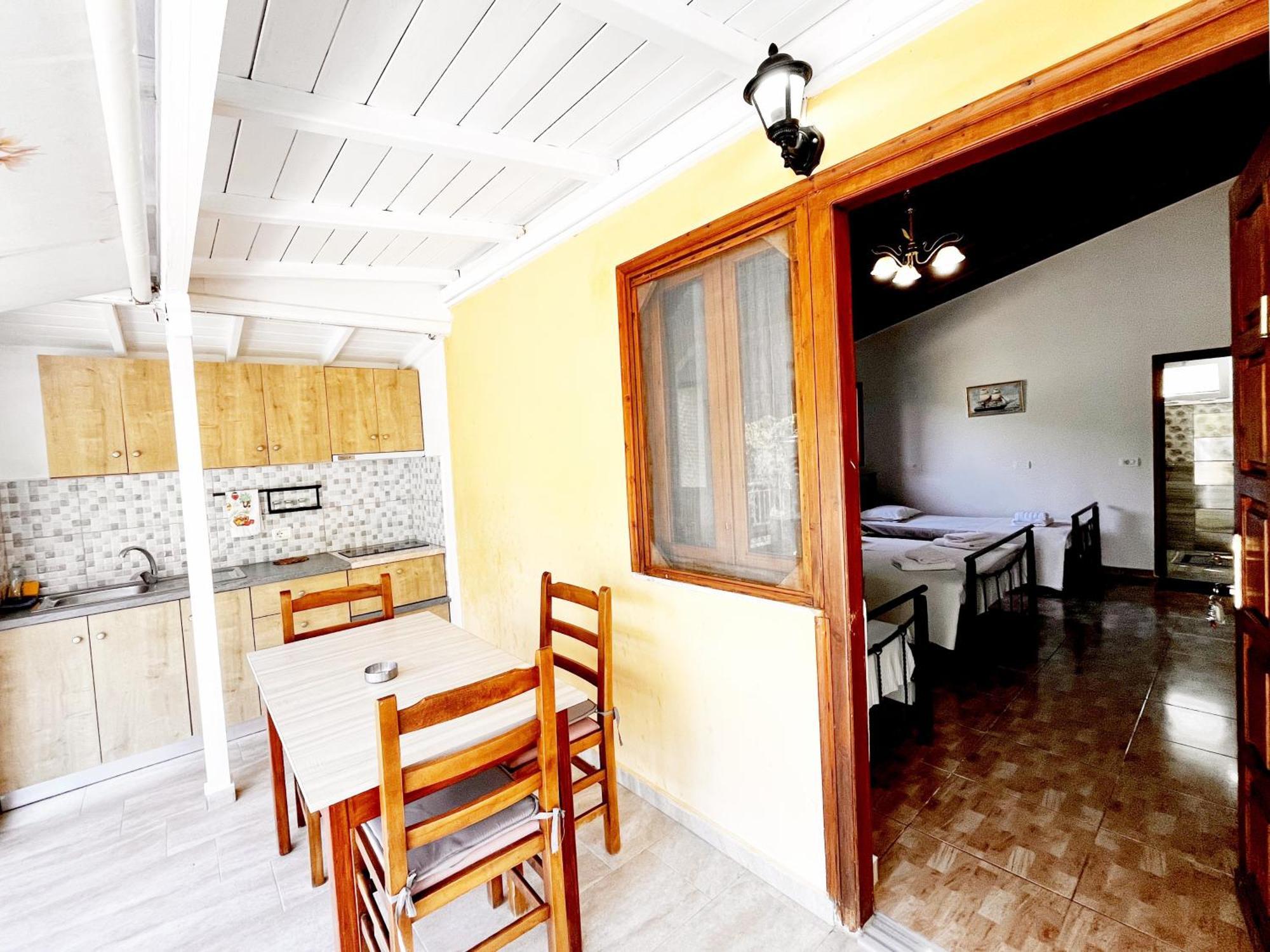 Garden Rooms Himare Buitenkant foto