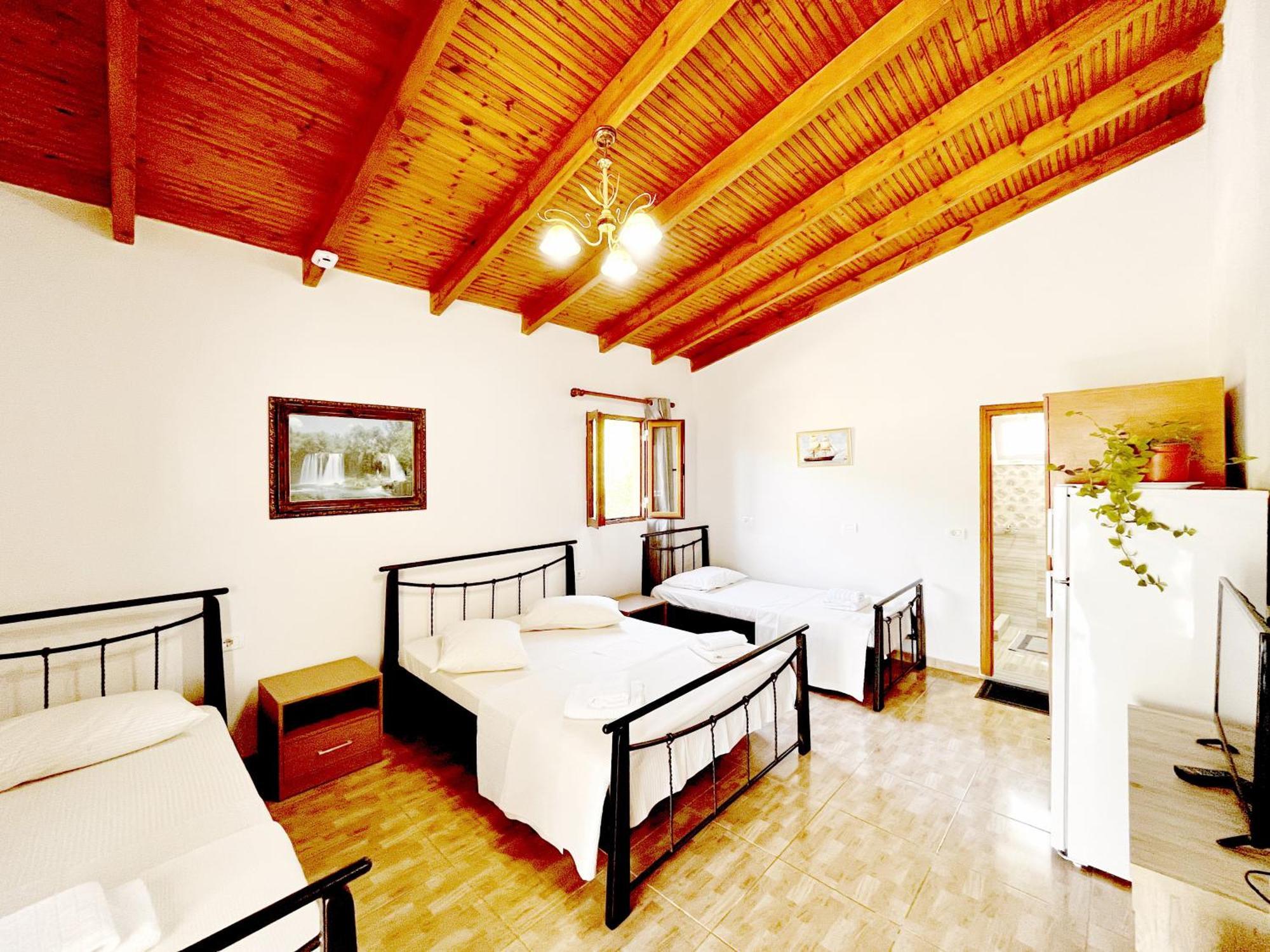 Garden Rooms Himare Buitenkant foto