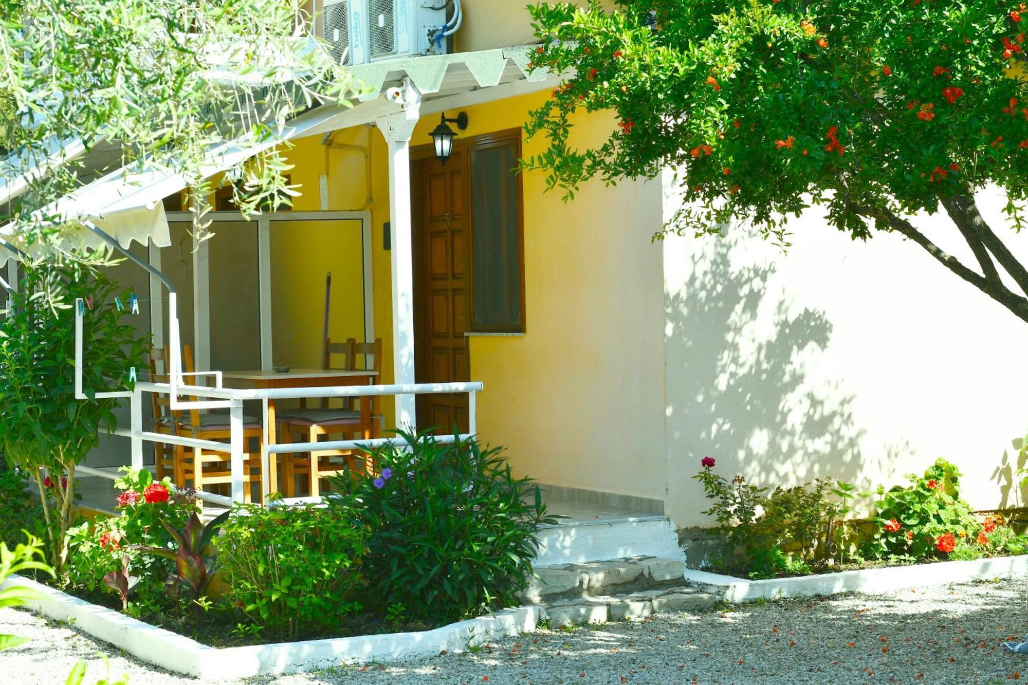 Garden Rooms Himare Buitenkant foto