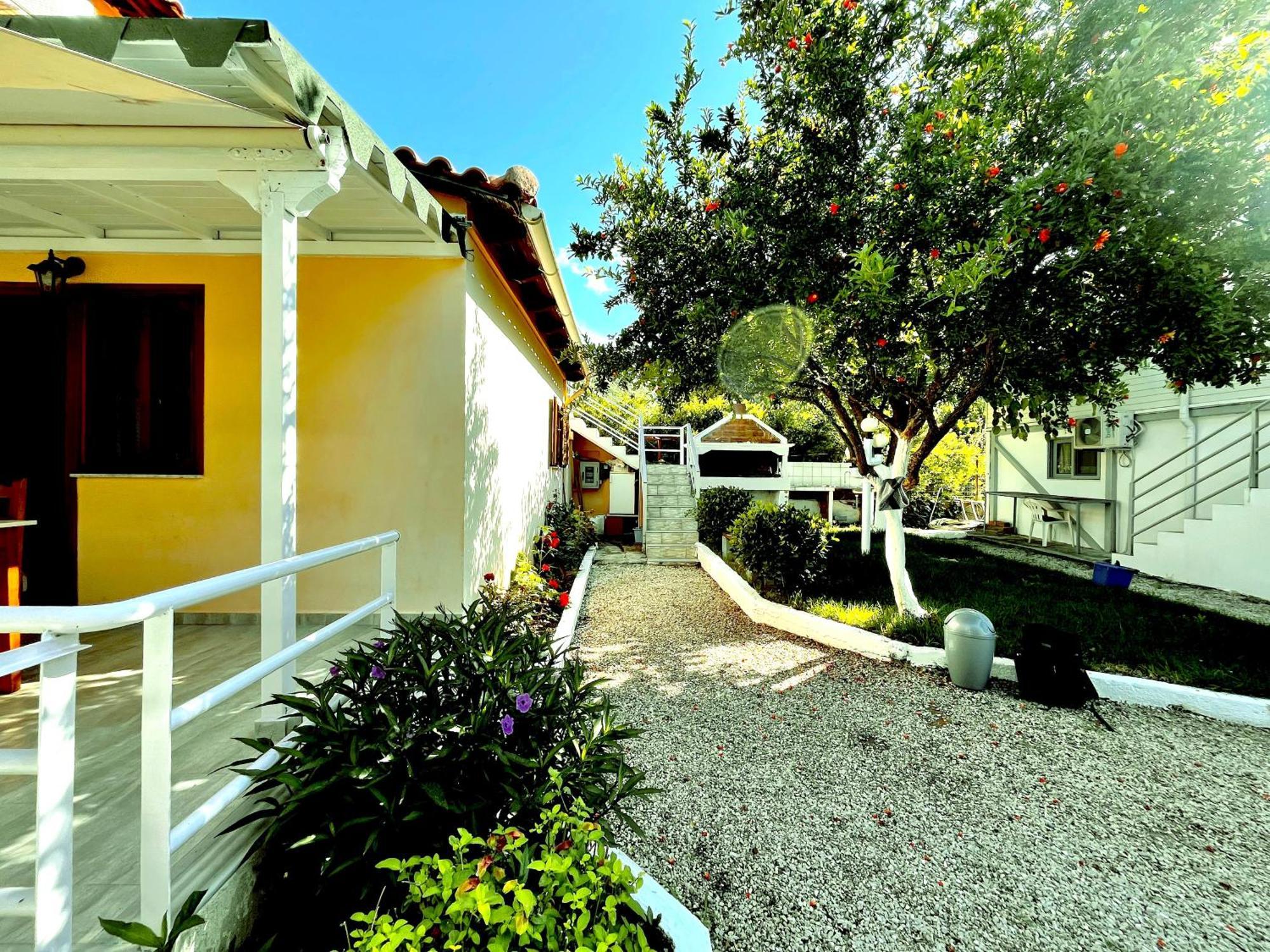 Garden Rooms Himare Buitenkant foto