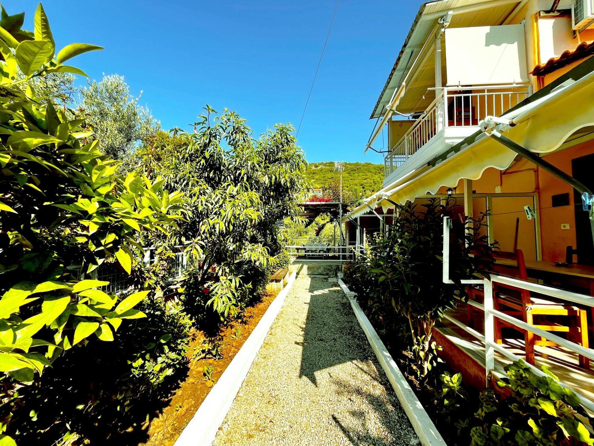 Garden Rooms Himare Buitenkant foto