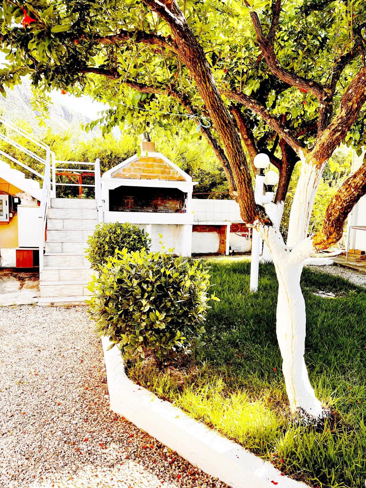 Garden Rooms Himare Buitenkant foto
