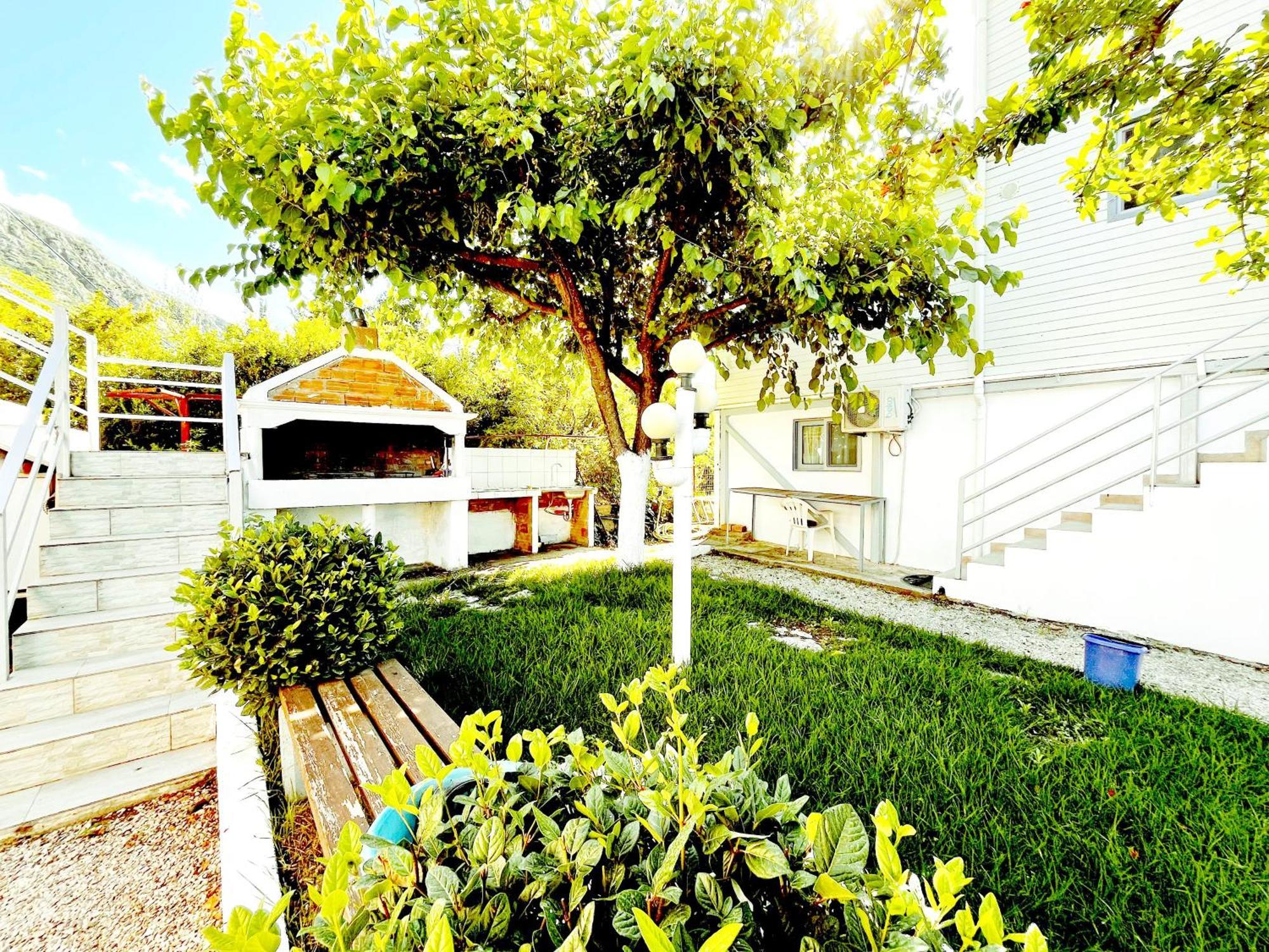 Garden Rooms Himare Buitenkant foto