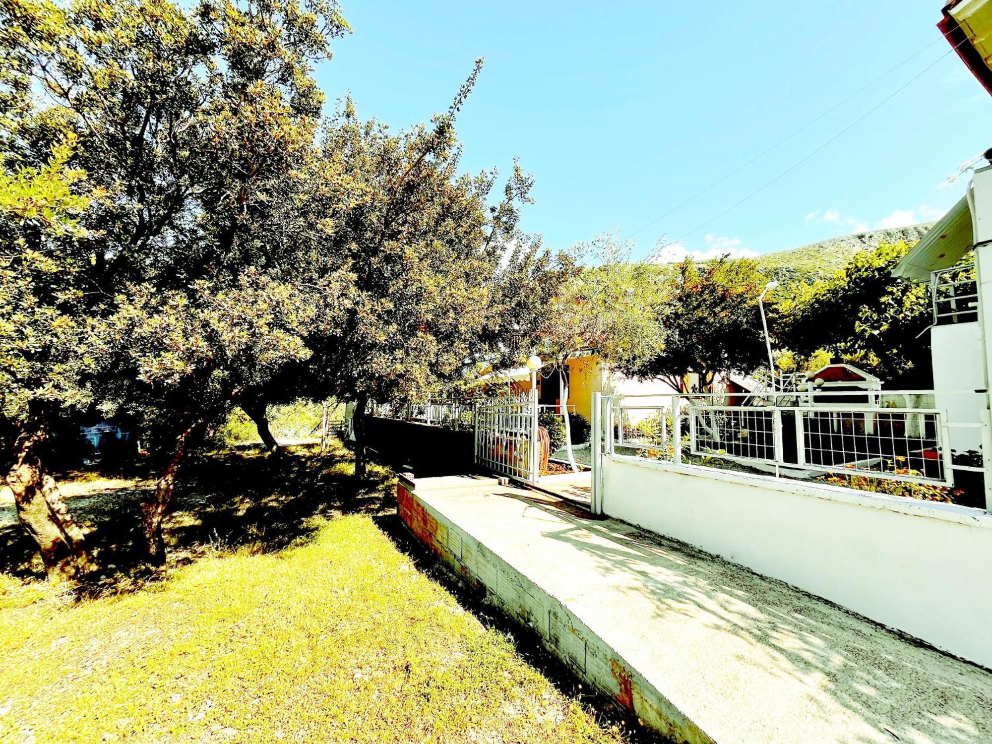 Garden Rooms Himare Buitenkant foto
