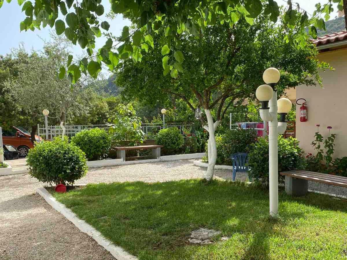 Garden Rooms Himare Buitenkant foto