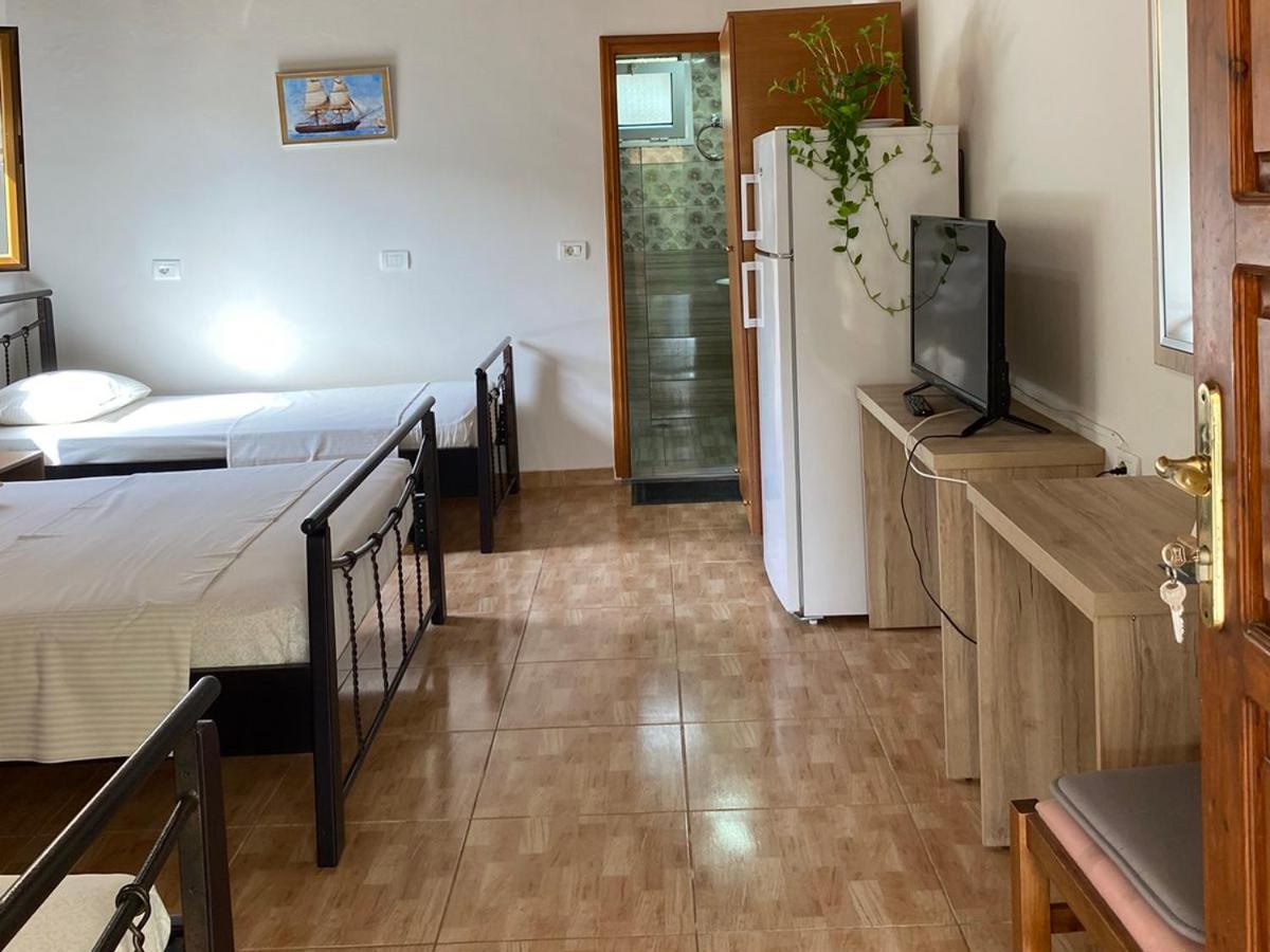 Garden Rooms Himare Buitenkant foto