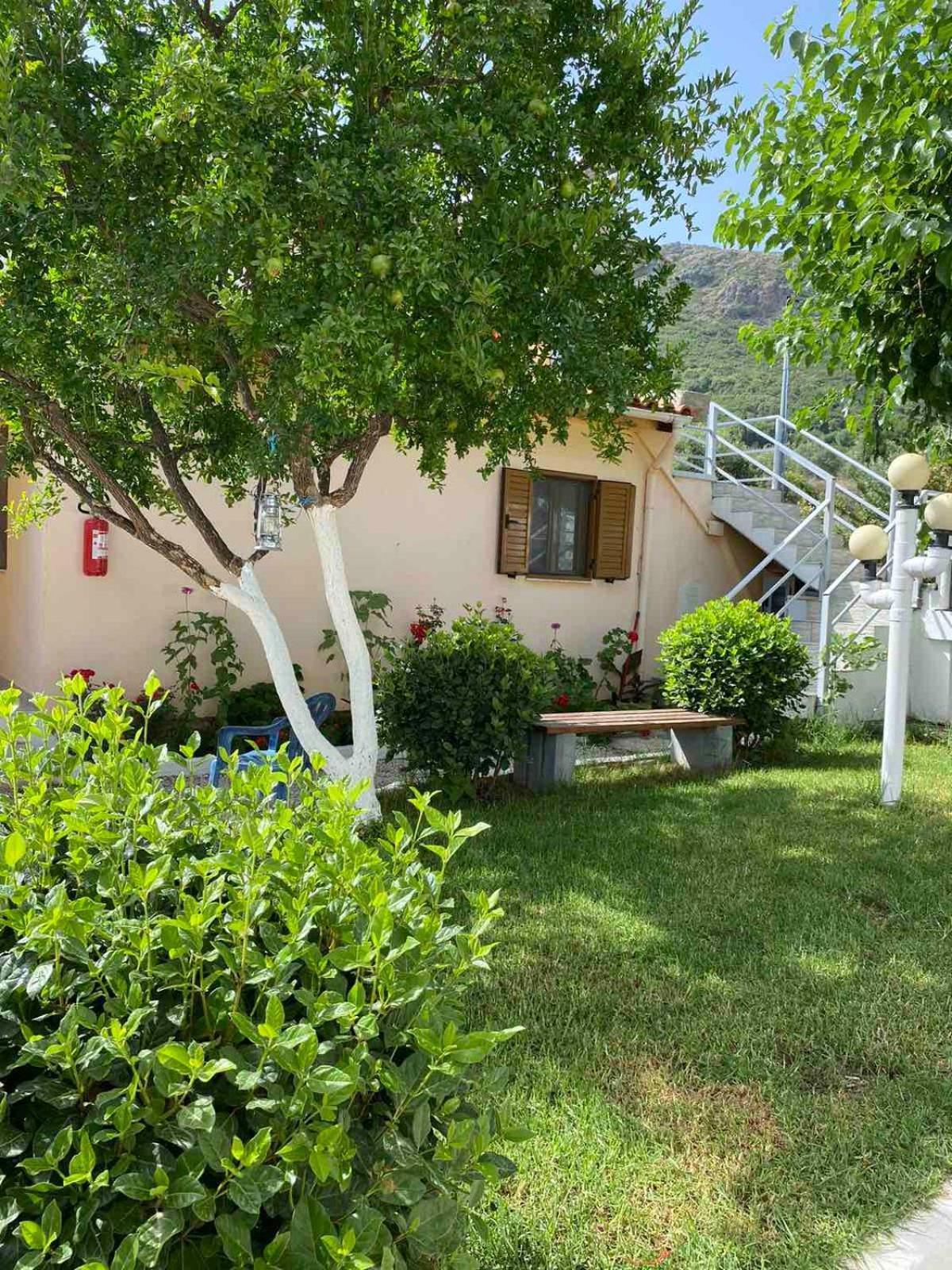 Garden Rooms Himare Buitenkant foto